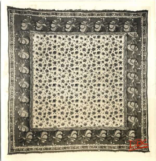 PRINTED TEXTILE HAVING FLORAL DESIGN