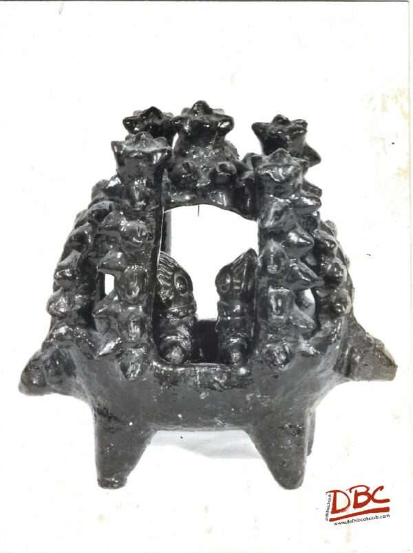A PALLEN QUEEN TERRA COTTA