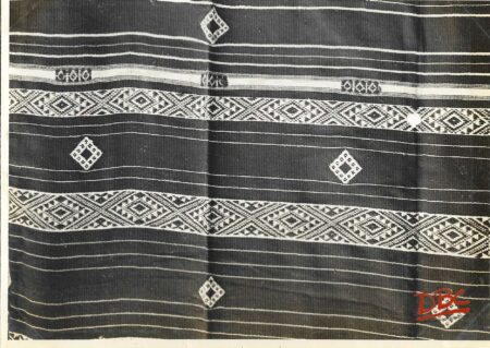TEXTILE PIECE HAVING GEOMETRICAL DESIGN