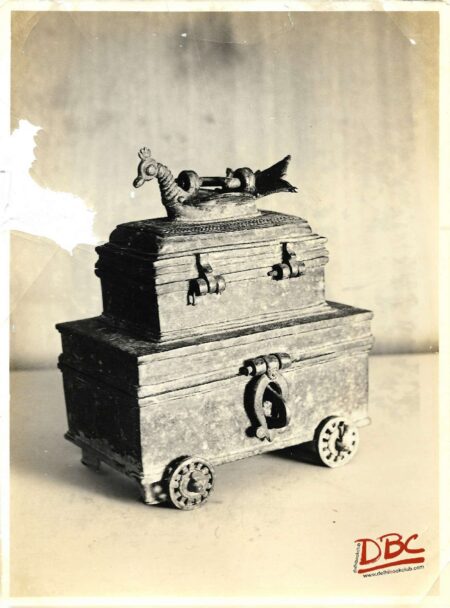 Two Stepped Wheeled Rectanngle on top of the Lid (Brass)