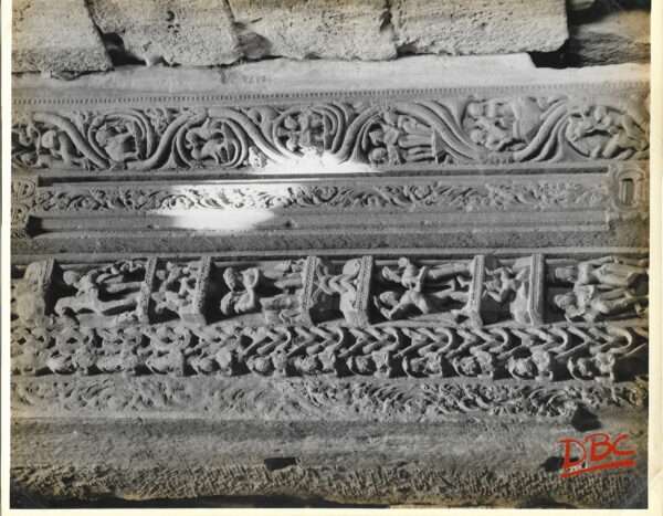 Gyaraspur Maladevi Temple, Amorous Figure in the Dooe Jamb of the Sanctum