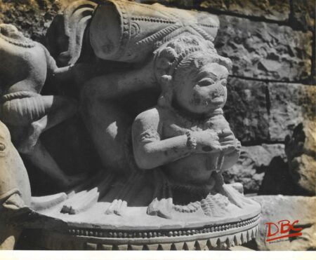 Gyaraspur - Maladevi Temple Close up of a musician in the Compound