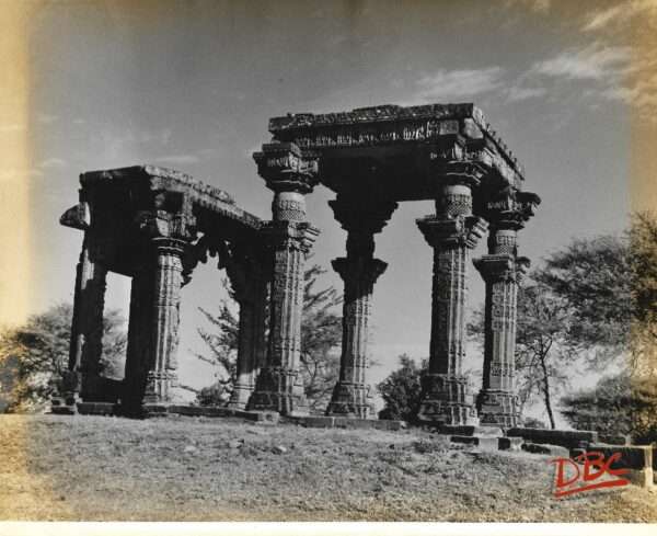 Gyaraspur - Athkhamba