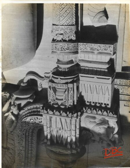 Gwalior - Upper Part of the Decorated Pillor