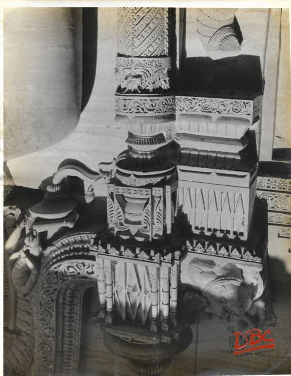 Gwalior - Upper Part of the Decorated Pillor