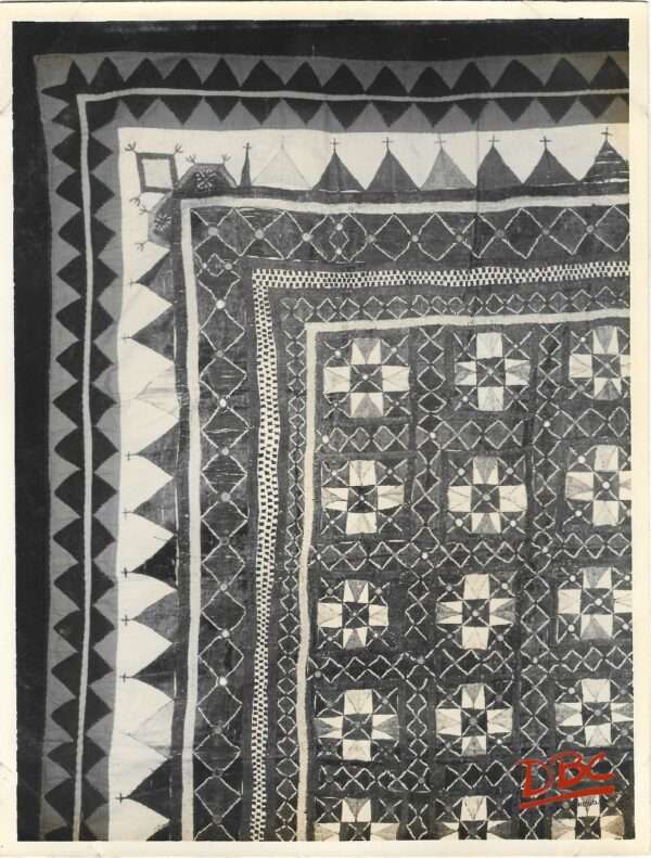 Embd. Curtain