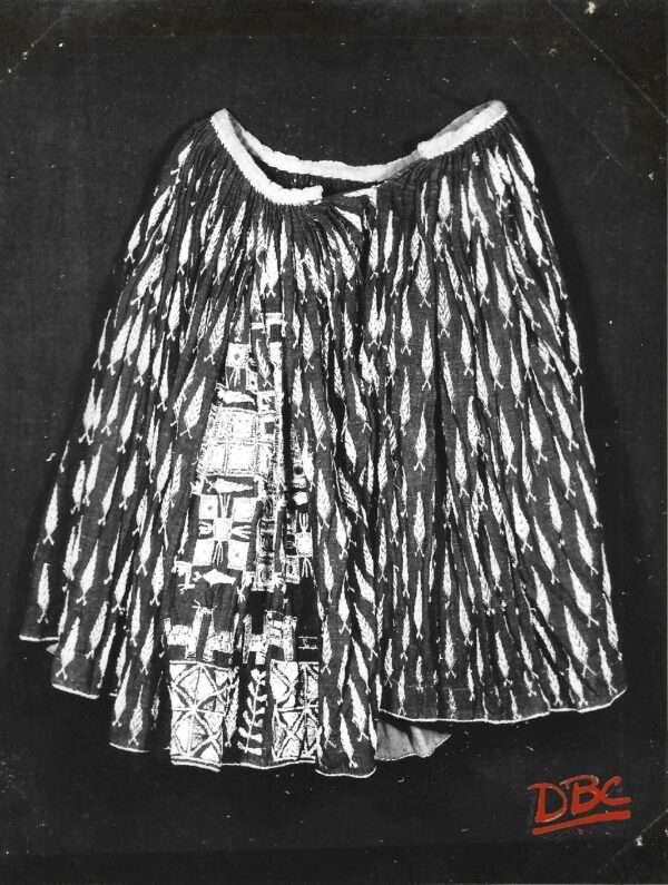 Full Embd Skirt Chausarand Mirrors