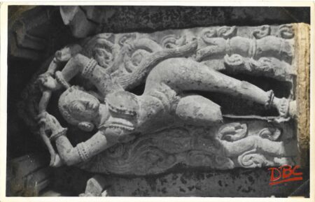 belur - chinnakeshwar temple -a lady in a dance pose