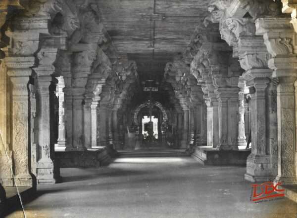 Trichinopoly - Mandapa in Front of the Gate of Jambukeshwar Temple