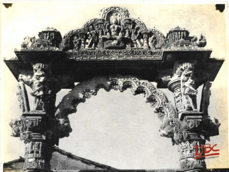 Dehmal : Mibojimata Temple - The Upper Part of the Gate