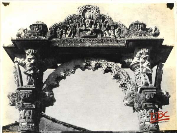 Dehmal : Mibojimata Temple - The Upper Part of the Gate