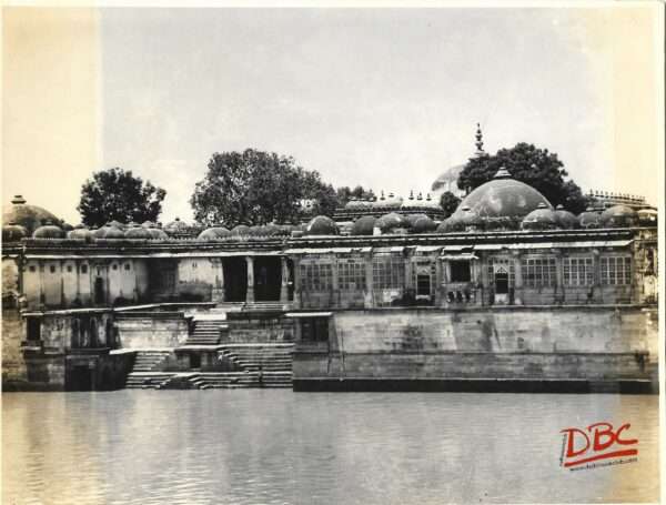 Sarkhij : Bogra's Tomb