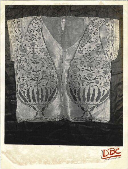 Brocode White Coat Depieting Two Being Kalba Pallern Silk (Andra Pradesh)