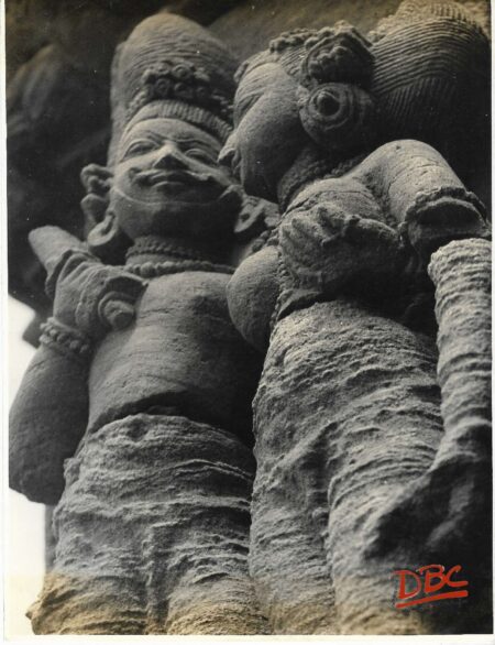 Bhubaneshwar : Raja a Rani Temple, Astanding Fig.