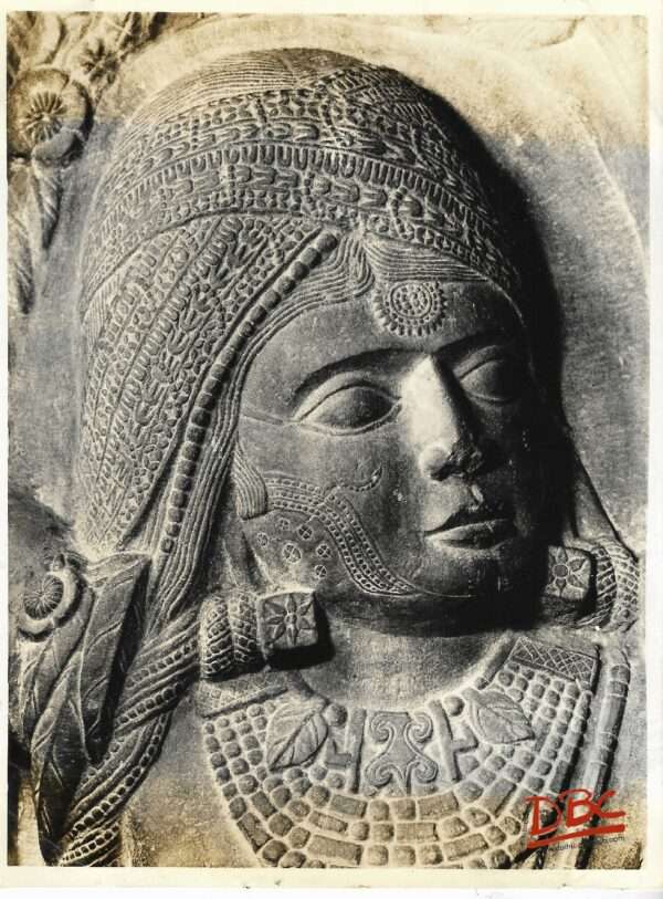 Bharhut : (I.M.) - Close up of a Yakshi