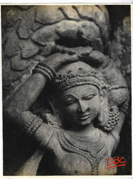 Bhubaneshwar : Kedareshwar Temple - Close up of a Female Fig