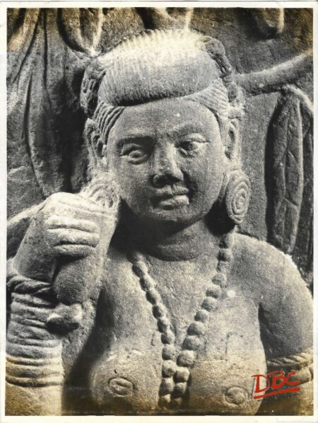 Lucknow Museum : Lady Driking Under a Tree