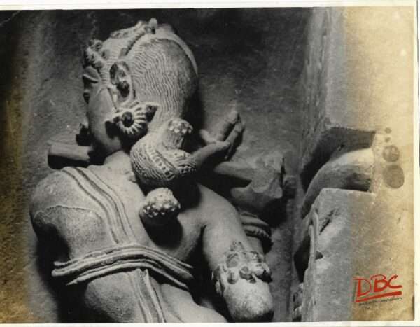 Kharjuraho Vishwanath Temple - Inrerior Female in the Nitch