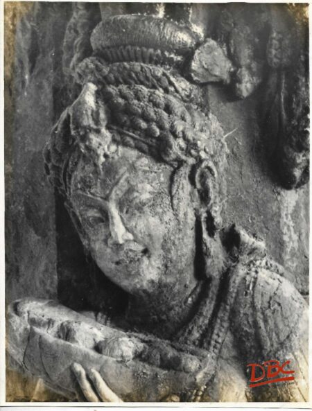 Rajim (RP) Ram Chandra Temple Lady With offering