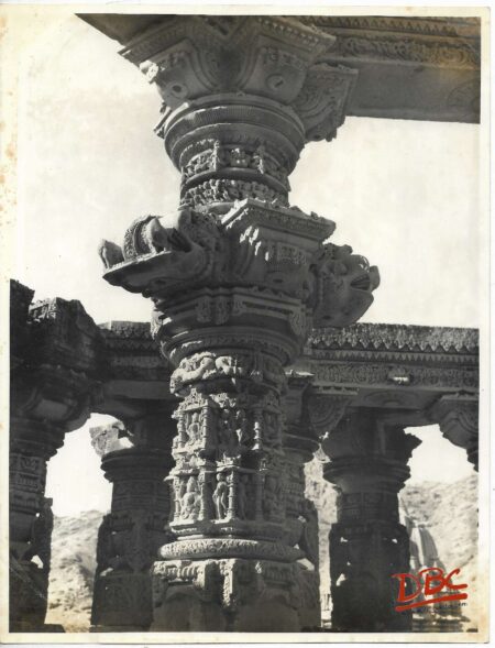 Kiradu (Rajasthan) - Shiva Temple - Pillar Decoration
