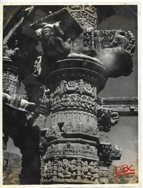 Kiradu (Rajasthan) - Vishnu Temple - Pillar Decoration