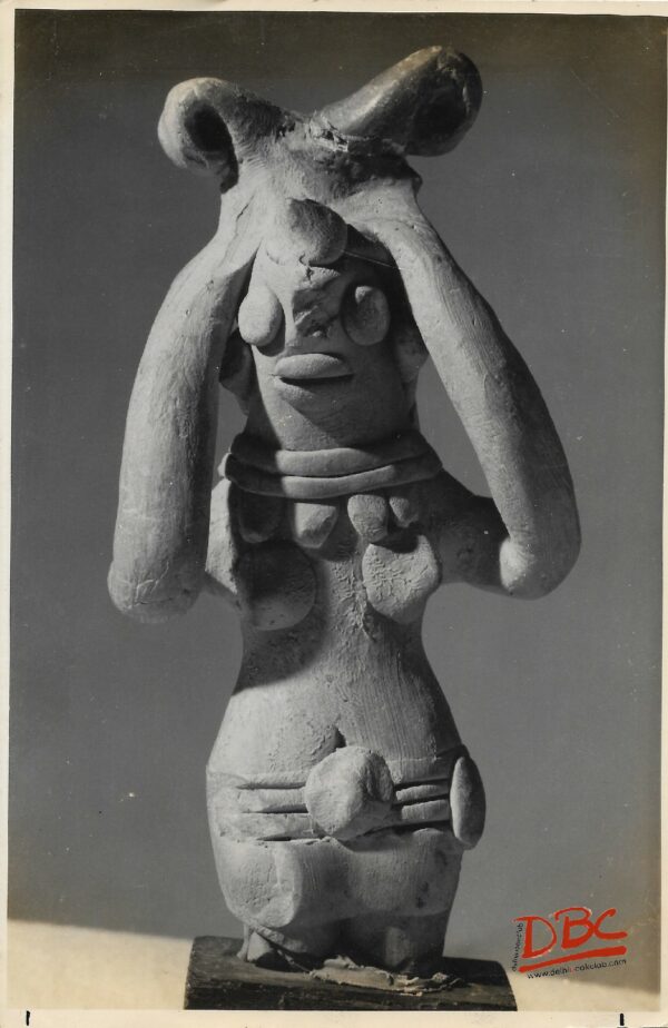 Female Figure Wth Nsed Hours Harappa