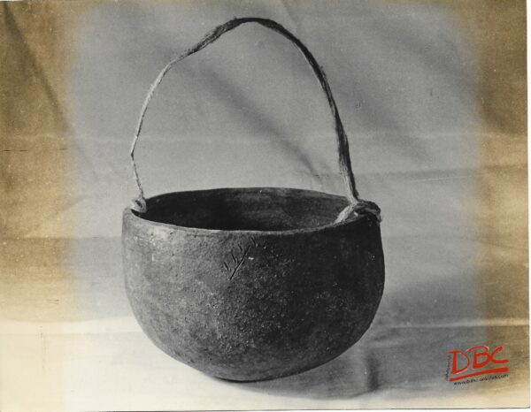 Tafal Hand made Warthen Pot Used For Cooking Yam Tara Fork Etc.