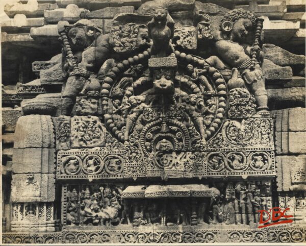 Bhubaneshwar : Lingaraj Temple - Details From The Roof of the Mandapa