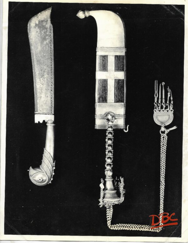 Dagger With Chain