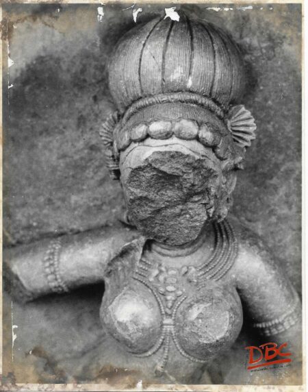 Hirapur (Bhubaneshwar): 64 Yogini Temple : Close up of a Yogini