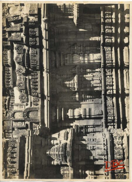 Having : Sidheshwar Temple, Details on the Wall