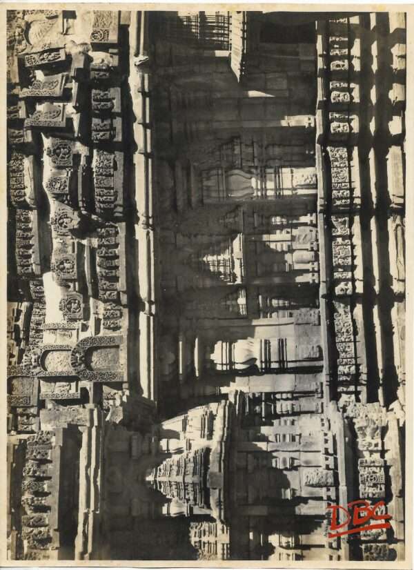 Having : Sidheshwar Temple, Details on the Wall