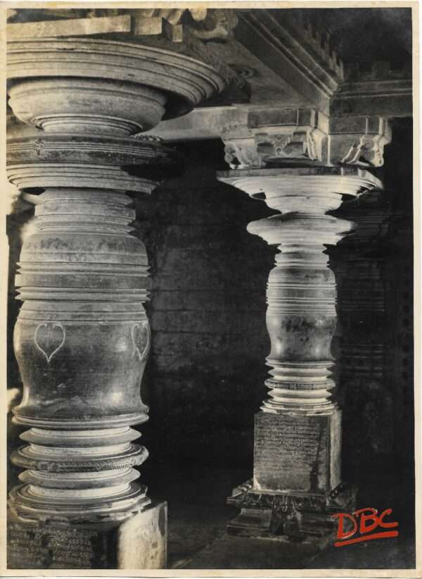 Havery : Sidheshwar Temple, Pillar in the Mandapa
