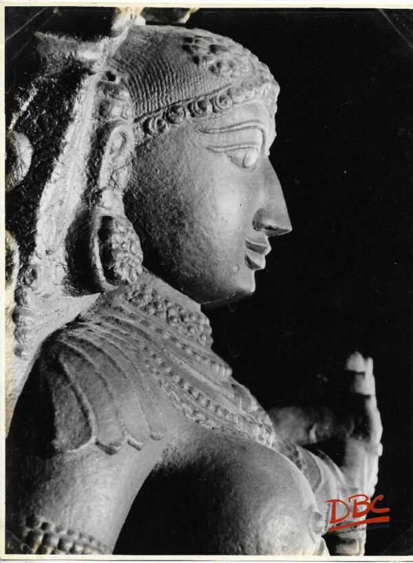 Kumbhokonam Ramaswami Temple : Close up of a Female From the Mandapa