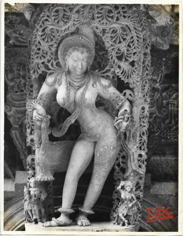 Belur Chennakeshva Temple : Bracket Female Figure