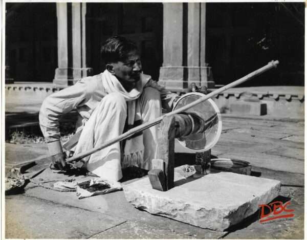 Fatehpur Sikri - Workman Grinding The Pearl