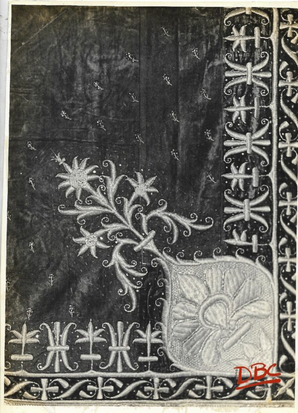 Red Veluet Embroidered Masnad